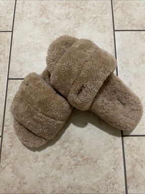 UGG Cozetta Curly Slippers Women’s Size 8